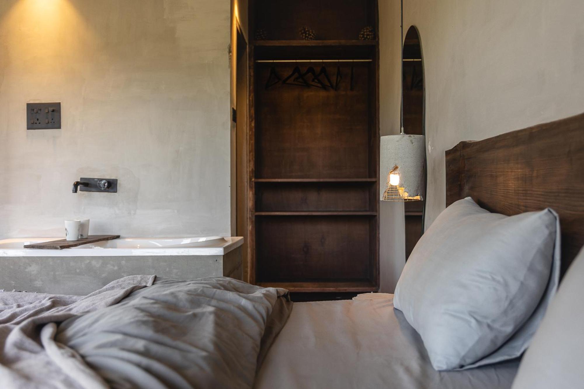 Exstasy Stays - Bathtub Rooms & Cafe - Your Romantic & Cozy Getaway - Thhpsociety - 무크테슈와르 외부 사진